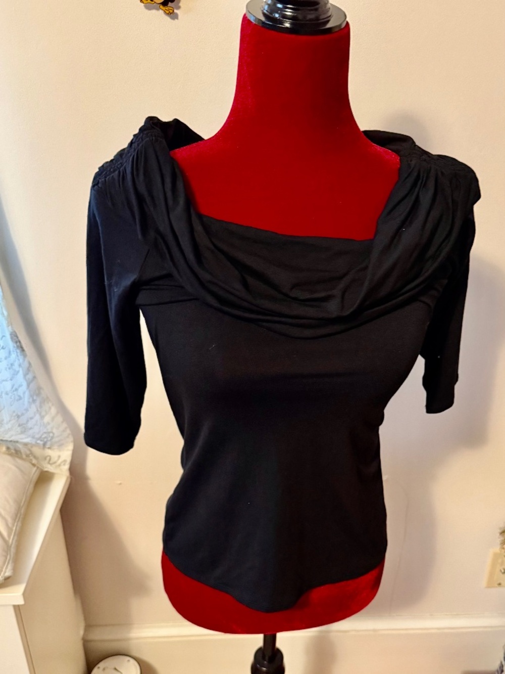Max Studio Wms Cowl neck Black Top w/ half Length sleeves size Med